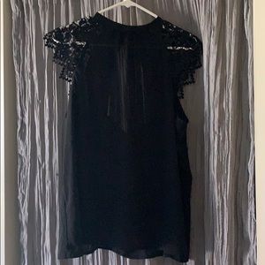 Black lace top 🌷 3/20